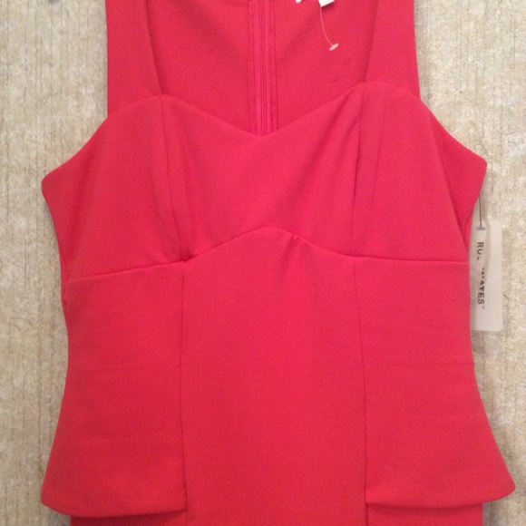 Beautiful peplum dress - Picture 2 of 4